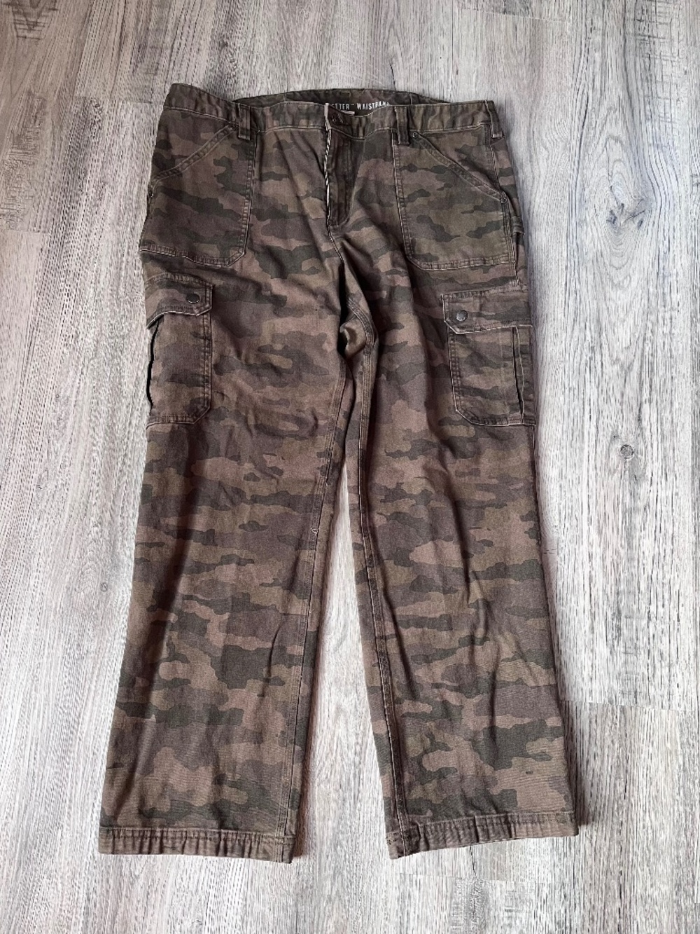 Duluth Trading Pants Womens 18x31 Green Camoflauge Cargo Curvesetter Waistband